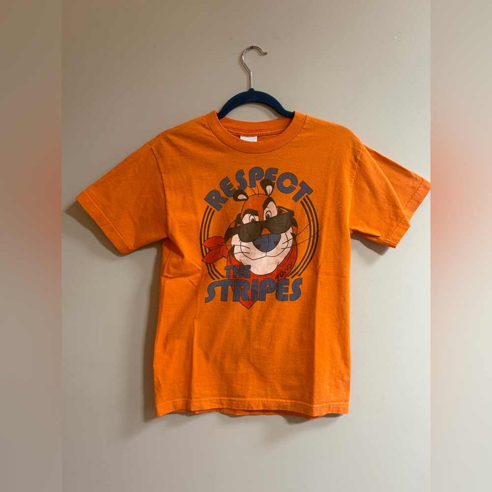 2013 Kelloggs Frosted Flakes Tony Tiger Respect the Stripes Cereal Mascot Shirt